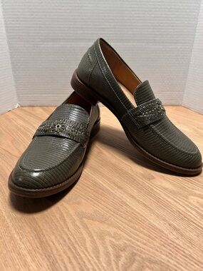 Woman’s Brioso Frisco Lizard Embossed Leather Olive Green
Size 9 1/2 M